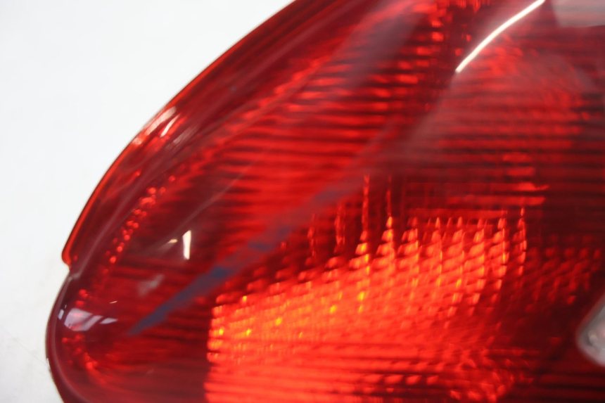 photo de FAROL TRASEIRO DIREITO PIAGGIO MP3 LT 300 (2010 - 2016) - Detalhe da peça