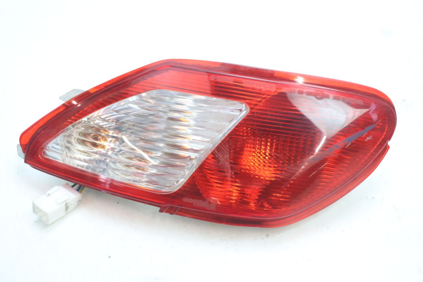 photo de FAROL TRASEIRO DIREITO PIAGGIO MP3 LT 300 (2010 - 2016) - Vista geral