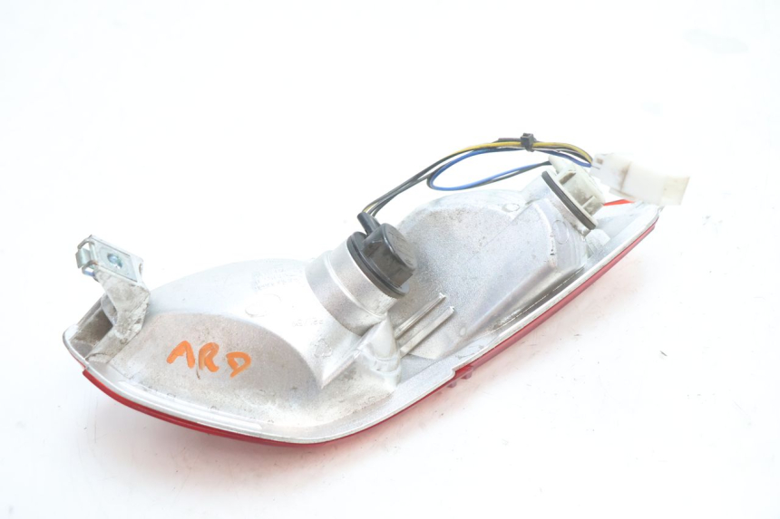 photo de FAROL TRASEIRO DIREITO PIAGGIO MP3 LT 300 (2010 - 2016) - Pontos de fixação