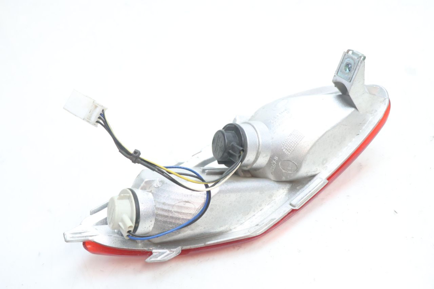 photo de FAROL TRASEIRO DIREITO PIAGGIO MP3 LT 300 (2010 - 2016) - Estado da superfície