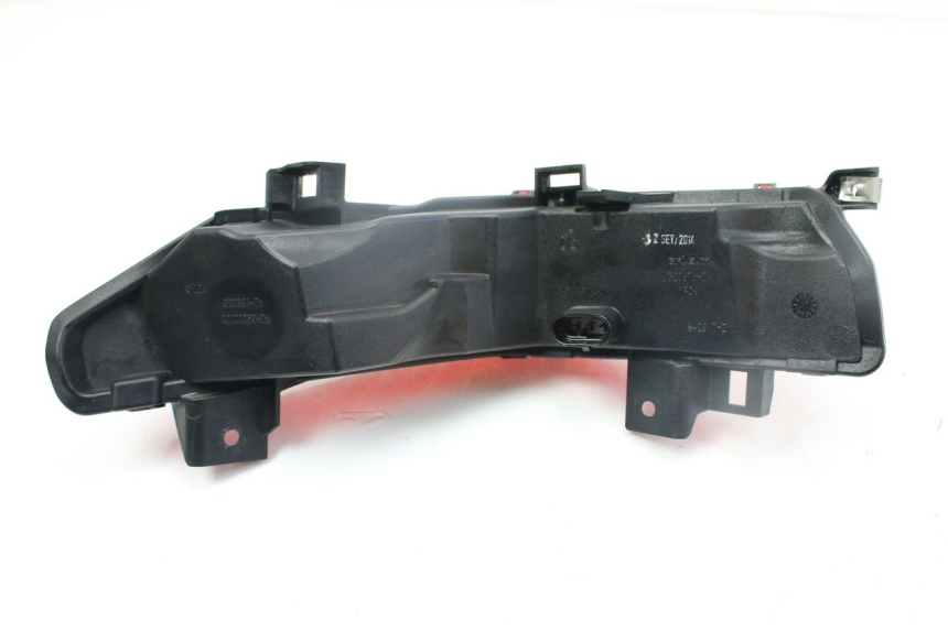 photo de FAROL TRASEIRO DIREITO PIAGGIO MP3 500 (2014 - 2017) - Pontos de fixação