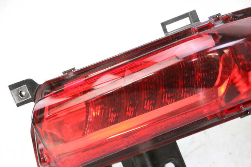 photo de FAROL TRASEIRO DIREITO PIAGGIO MP3 500 (2014 - 2017) - Vista de perto
