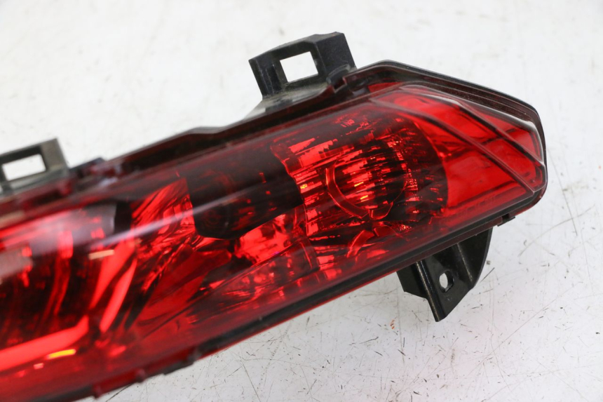 photo de FAROL TRASEIRO DIREITO PIAGGIO MP3 500 (2014 - 2017) - Marcações e referências
