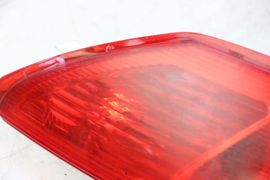 photo de FAROL TRASEIRO DIREITO PIAGGIO MP3 500 (2011 - 2015) - Zoom do estado de desgaste