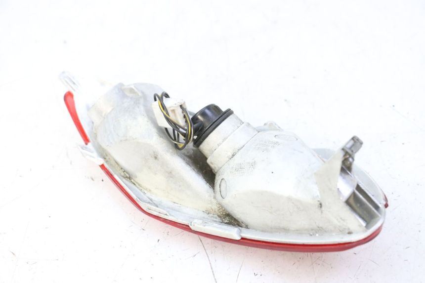 photo de FAROL TRASEIRO DIREITO PIAGGIO MP3 500 (2011 - 2015) - Pontos de fixação