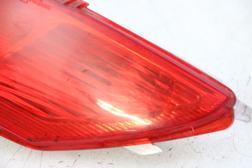 photo de FAROL TRASEIRO DIREITO PIAGGIO MP3 500 (2011 - 2015) - Peça verificada