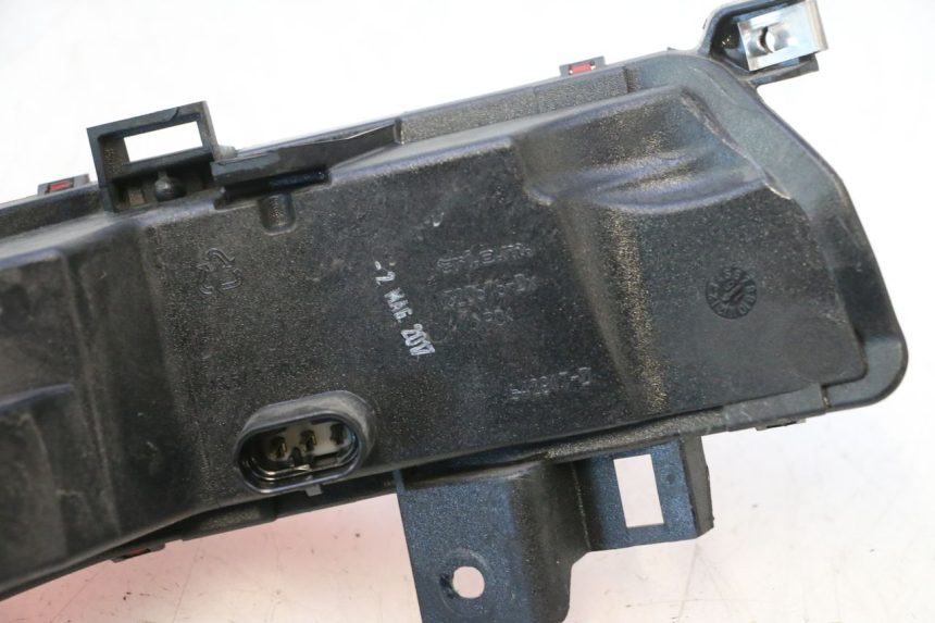 photo de FAROL TRASEIRO DIREITO PIAGGIO MP3 500 (2016 - 2018) - Outro ângulo de visão