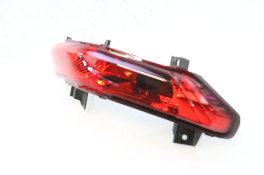 photo de FAROL TRASEIRO DIREITO PIAGGIO MP3 500 (2016 - 2018) - Pontos de fixação
