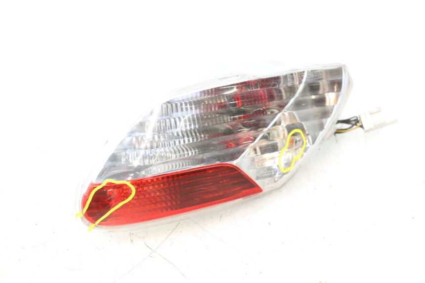 photo de FAROL TRASEIRO DIREITO PIAGGIO MP3 125 (2006 - 2014) - Vista principal