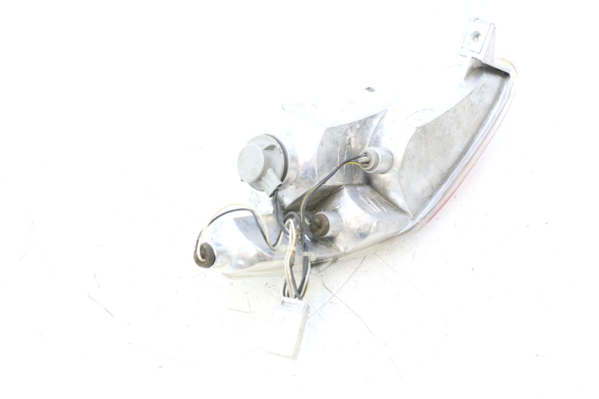 photo de FAROL TRASEIRO DIREITO PIAGGIO MP3 125 (2006 - 2014) - Outro ângulo de visão