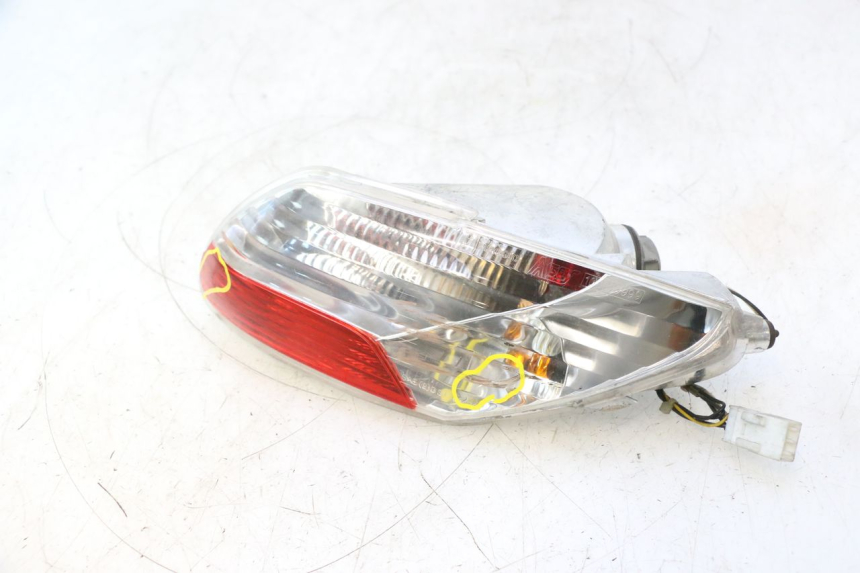 photo de FAROL TRASEIRO DIREITO PIAGGIO MP3 125 (2006 - 2014) - Vista geral