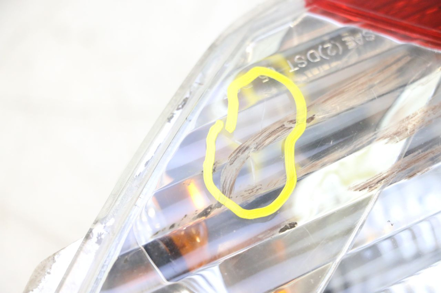 photo de FAROL TRASEIRO DIREITO PIAGGIO MP3 125 (2006 - 2014) - Marcações e referências