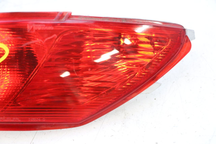 photo de FAROL TRASEIRO DIREITO PIAGGIO MP3 500 (2011 - 2015) - Ampliação dos componentes