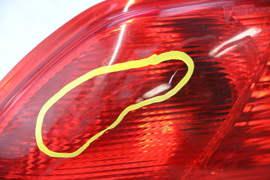 photo de FAROL TRASEIRO DIREITO PIAGGIO MP3 500 (2011 - 2015) - Vista de perto