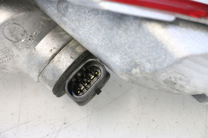 photo de FAROL TRASEIRO DIREITO PIAGGIO MP3 500 (2011 - 2015) - Zoom do estado de desgaste