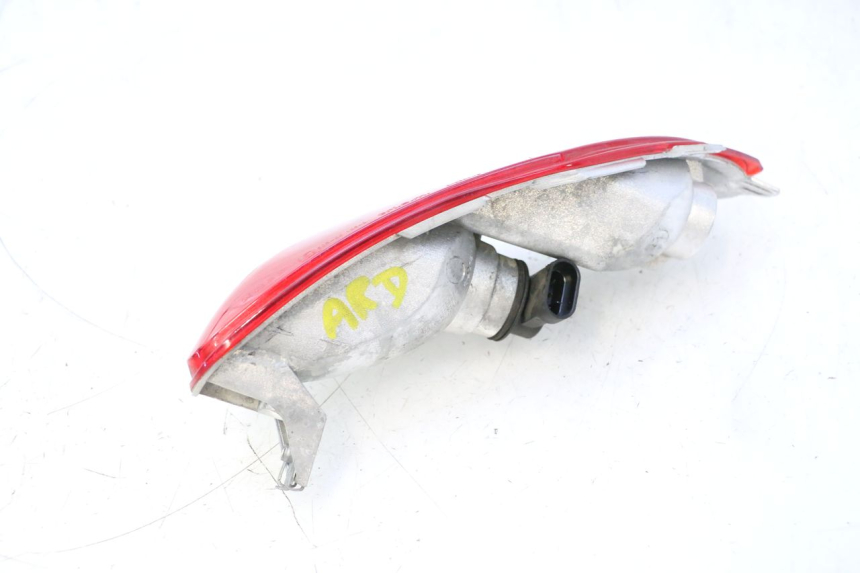 photo de FAROL TRASEIRO DIREITO PIAGGIO MP3 500 (2011 - 2015) - Outro ângulo de visão
