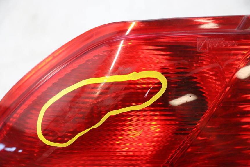 photo de FAROL TRASEIRO DIREITO PIAGGIO MP3 500 (2011 - 2015) - Estado da superfície
