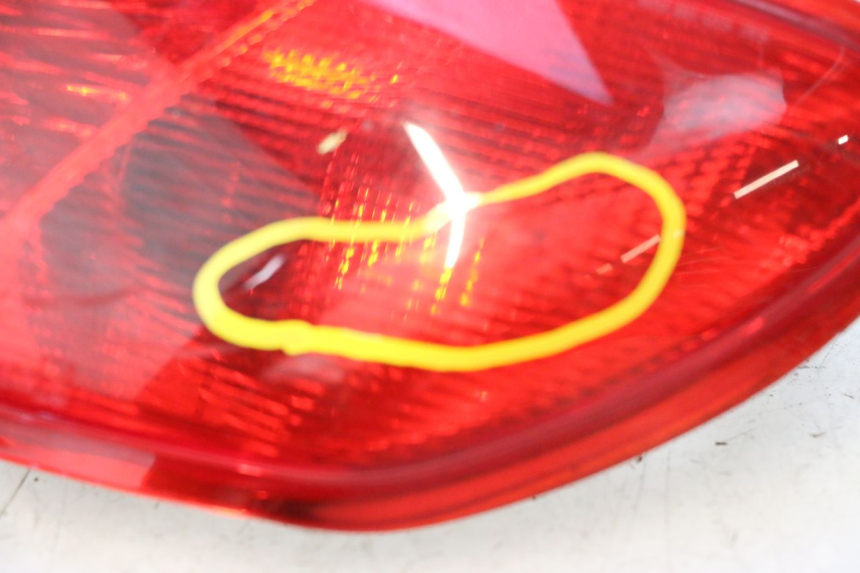 photo de FAROL TRASEIRO DIREITO PIAGGIO MP3 500 (2011 - 2015) - Marcações e referências