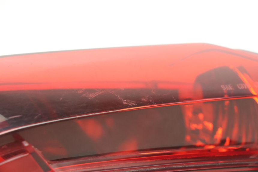 photo de FAROL TRASEIRO DIREITO PIAGGIO MP3 500 (2016 - 2018) - Outro ângulo de visão