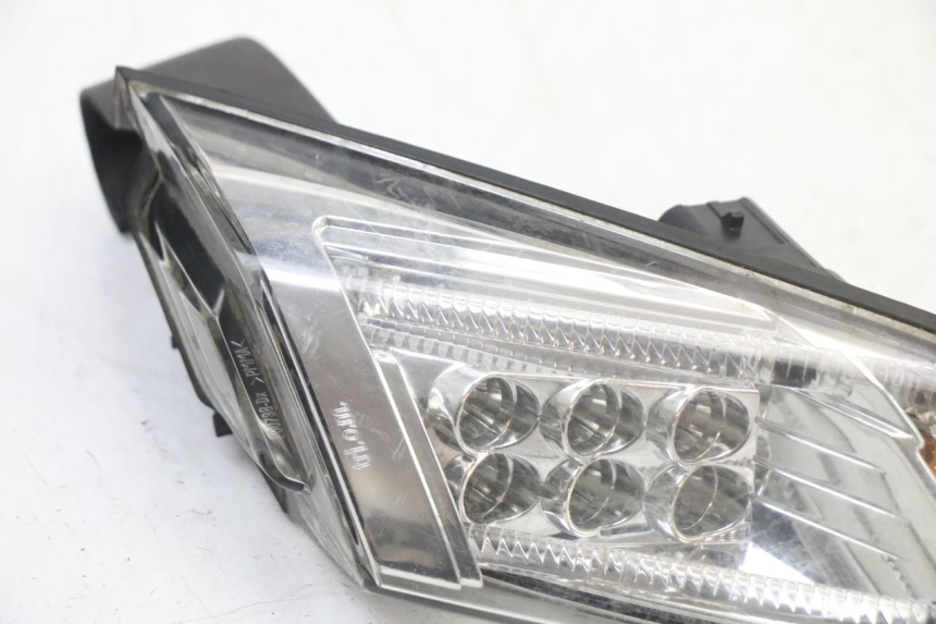 photo de FAROL TRASEIRO DIREITO PEUGEOT SATELIS 125 (2013 - 2018) - Detalhe da peça