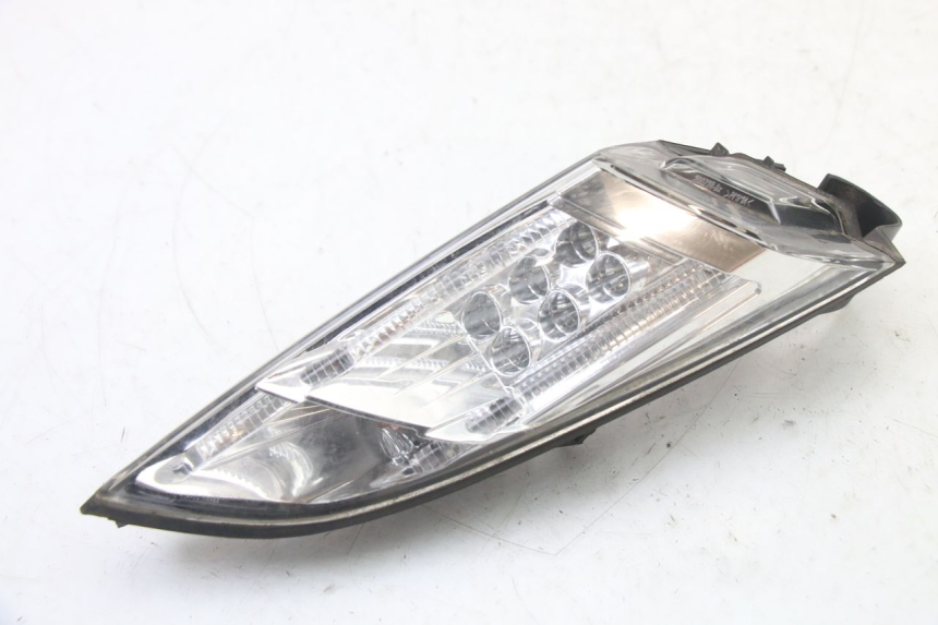 photo de FAROL TRASEIRO DIREITO PEUGEOT SATELIS 125 (2013 - 2018) - Outro ângulo de visão