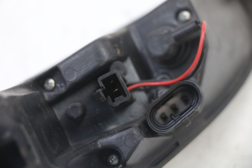 photo de FAROL TRASEIRO DIREITO PEUGEOT SATELIS 125 (2013 - 2018) - Estado da superfície