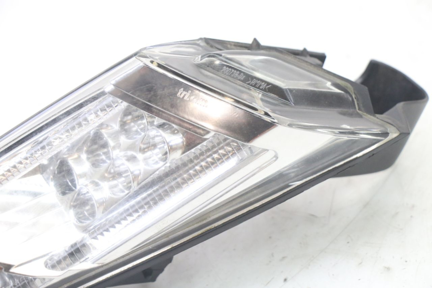 photo de FAROL TRASEIRO DIREITO PEUGEOT SATELIS 125 (2013 - 2018) - Outro ângulo de visão