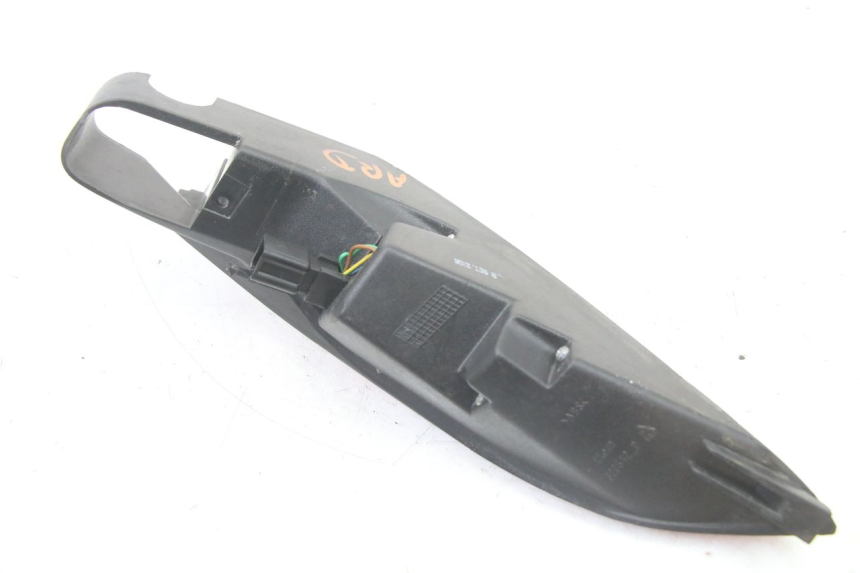 photo de FAROL TRASEIRO DIREITO PEUGEOT SATELIS COMPRESSOR K15 125 (2006 - 2009) - Pontos de fixação