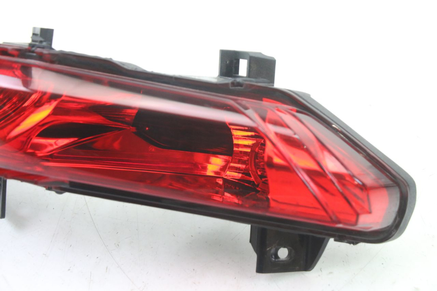photo de FAROL TRASEIRO DIREITO PIAGGIO MP3 500 (2014 - 2017) - Outro ângulo de visão