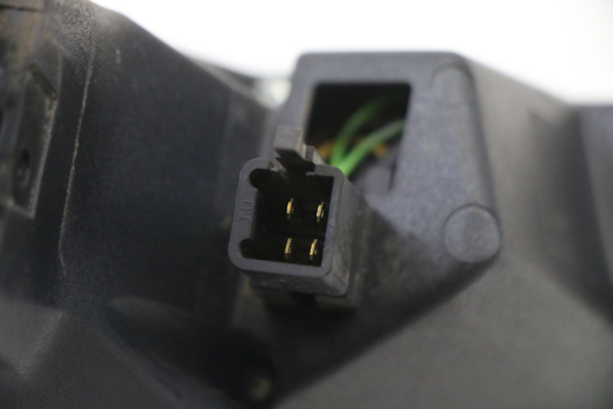 photo de FAROL TRASEIRO DIREITO PEUGEOT SATELIS COMPRESSOR K15 125 (2006 - 2009) - Pontos de fixação