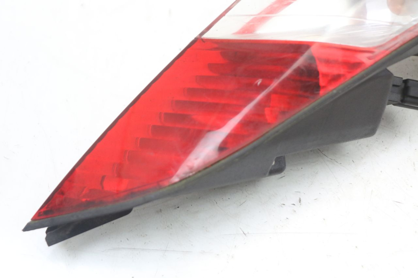 photo de FAROL TRASEIRO DIREITO PEUGEOT SATELIS 125 (2010 - 2012) - Detalhe da peça