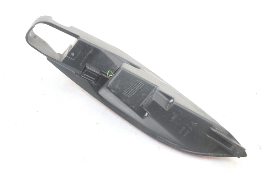 photo de FAROL TRASEIRO DIREITO PEUGEOT SATELIS 125 (2010 - 2012) - Pontos de fixação