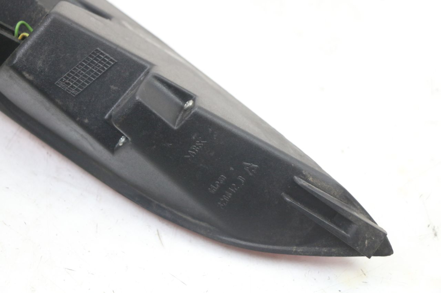 photo de FAROL TRASEIRO DIREITO PEUGEOT SATELIS 125 (2010 - 2012) - Estado da superfície