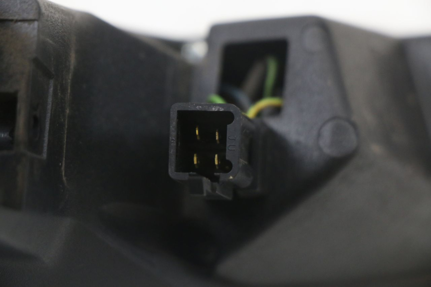 photo de FAROL TRASEIRO DIREITO PEUGEOT SATELIS 125 (2010 - 2012) - Marcações e referências