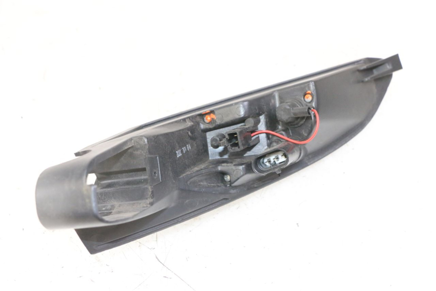 photo de FAROL TRASEIRO DIREITO PEUGEOT SATELIS 125 (2013 - 2018) - Outro ângulo de visão