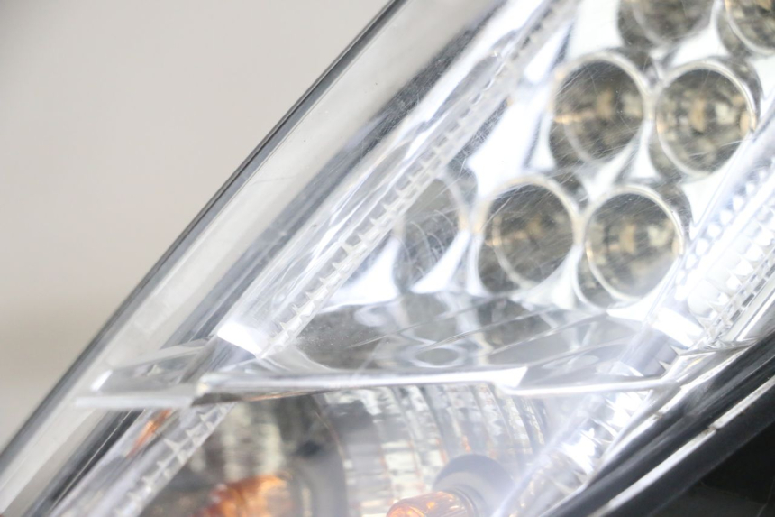 photo de FAROL TRASEIRO DIREITO PEUGEOT SATELIS 125 (2013 - 2018) - Estado da superfície