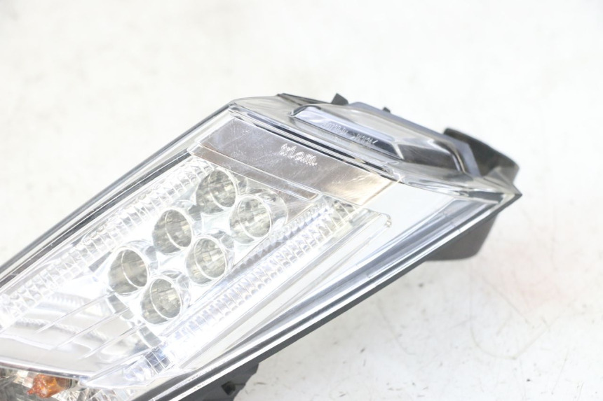 photo de FAROL TRASEIRO DIREITO PEUGEOT SATELIS 125 (2013 - 2018) - Marcações e referências