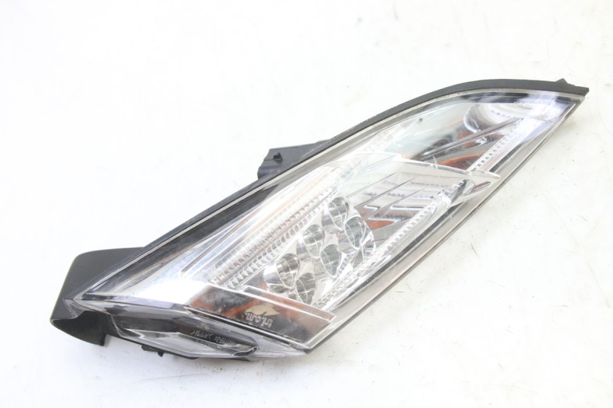 photo de FAROL TRASEIRO DIREITO PEUGEOT SATELIS 125 (2013 - 2018) - Detalhe da peça