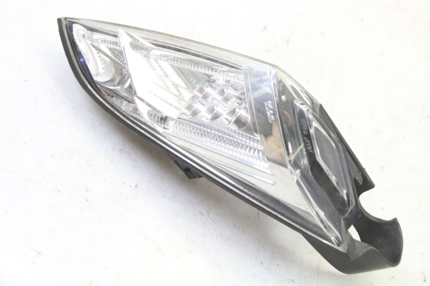 photo de FAROL TRASEIRO DIREITO PEUGEOT SATELIS 125 (2013 - 2018) - Zoom do estado de desgaste