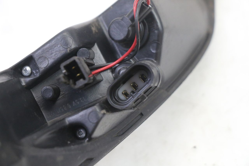 photo de FAROL TRASEIRO DIREITO PEUGEOT SATELIS 125 (2013 - 2018) - Estado da superfície