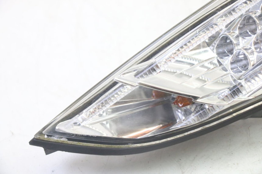 photo de FAROL TRASEIRO DIREITO PEUGEOT SATELIS 125 (2013 - 2018) - Detalhe da peça