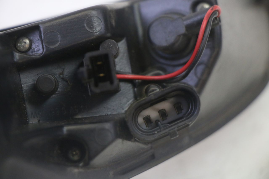 photo de FAROL TRASEIRO DIREITO PEUGEOT SATELIS 125 (2013 - 2018) - Pontos de fixação