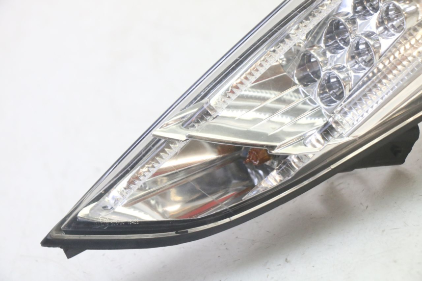photo de FAROL TRASEIRO DIREITO PEUGEOT SATELIS 125 (2010 - 2012) - Detalhe da peça