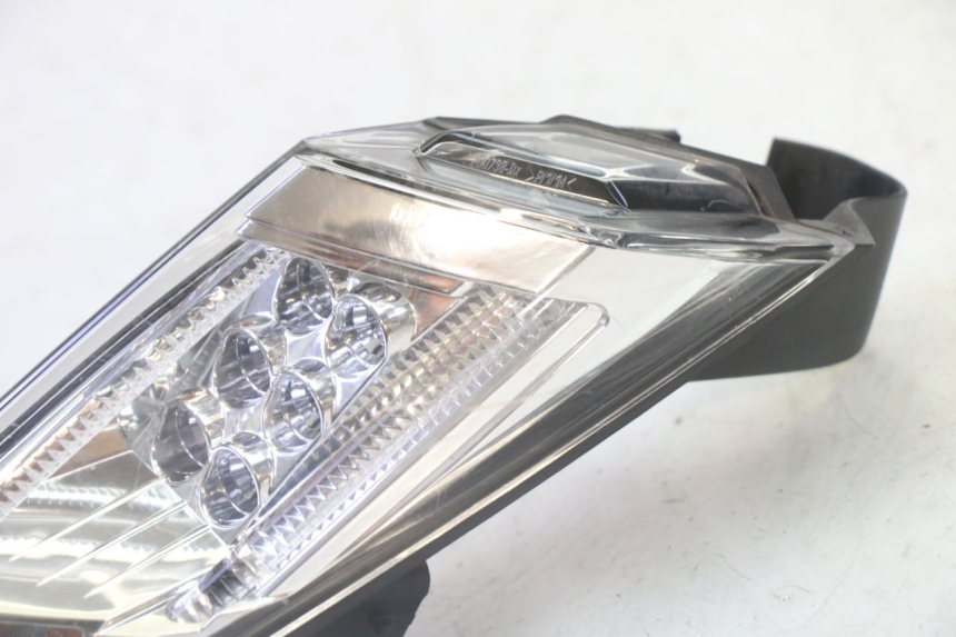 photo de FAROL TRASEIRO DIREITO PEUGEOT SATELIS 125 (2010 - 2012) - Zoom do estado de desgaste