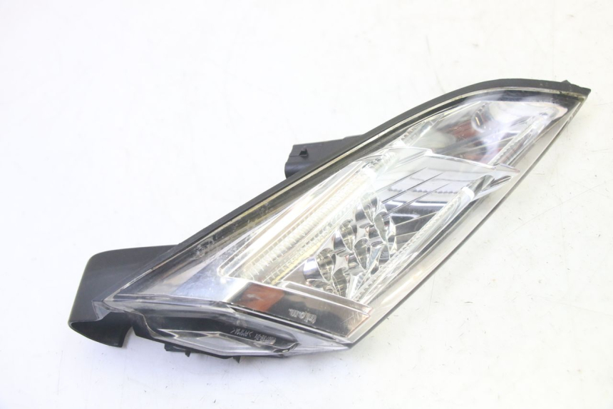 photo de FAROL TRASEIRO DIREITO PEUGEOT SATELIS 125 (2013 - 2018) - Outro ângulo de visão