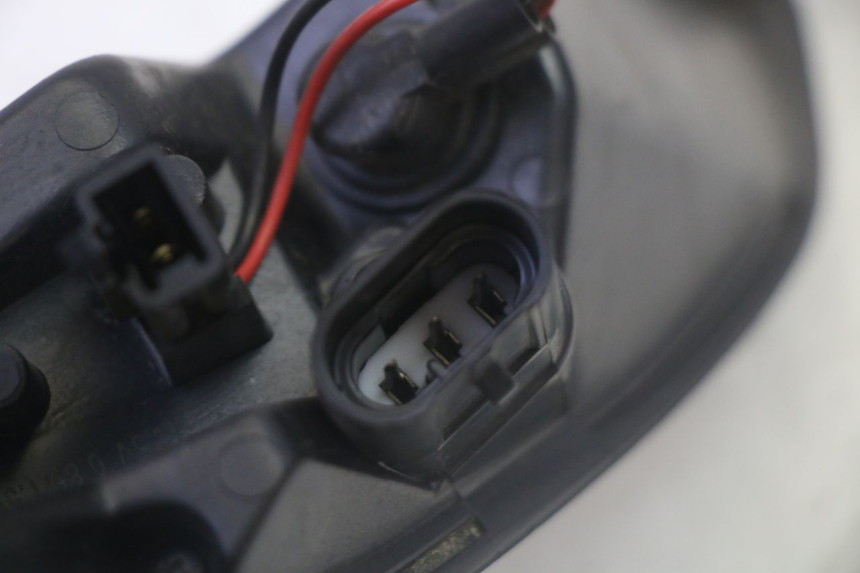 photo de FAROL TRASEIRO DIREITO PEUGEOT SATELIS 125 (2013 - 2018) - Estado da superfície