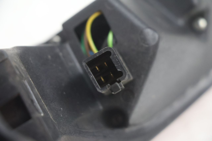 photo de FAROL TRASEIRO DIREITO PEUGEOT SATELIS 125 (2006 - 2009) - Estado da superfície
