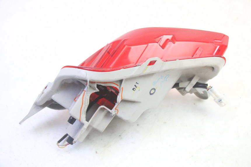 photo de FAROL TRASEIRO DIREITO YAMAHA TRICITY 300 (2020 - 2024) - Ampliação técnica