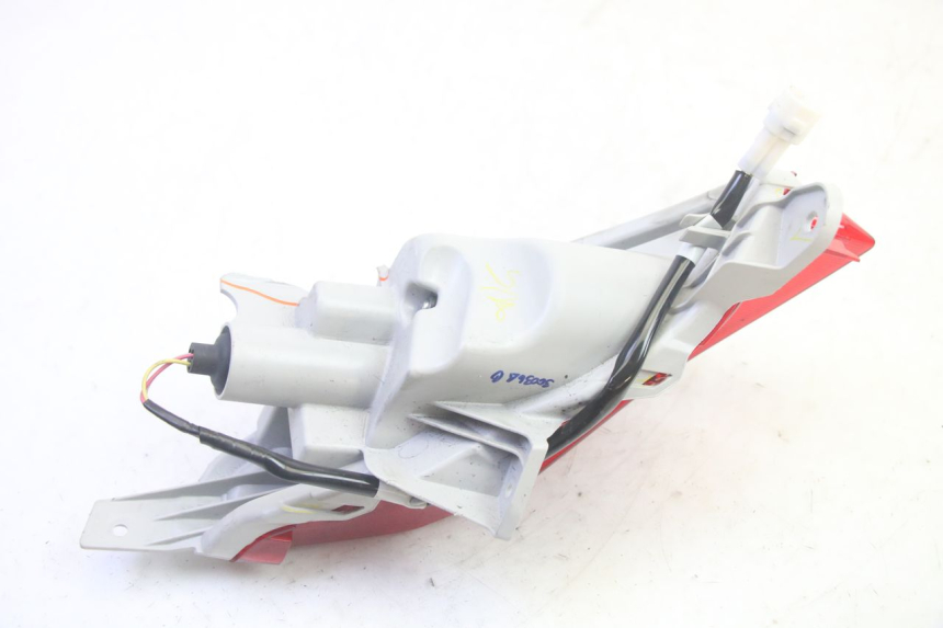 photo de FAROL TRASEIRO DIREITO YAMAHA TRICITY 300 (2020 - 2024) - Estado da superfície
