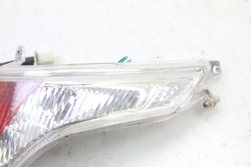 photo de FAROL TRASEIRO DIREITO PEUGEOT VIVACITY NEW 2T 50 (2008 - 2017) - Zoom do estado de desgaste